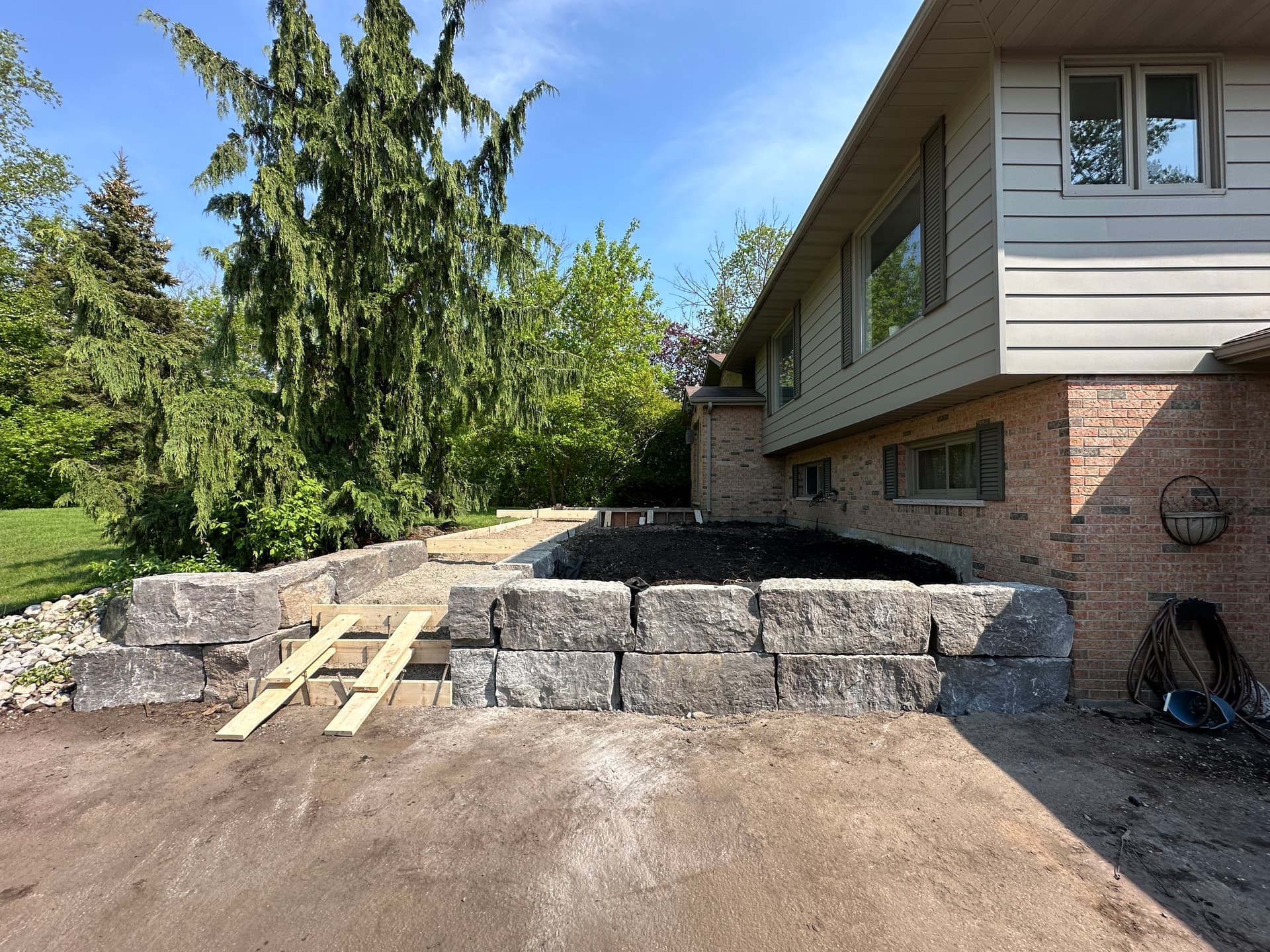 Gallery photos for Stunning Natural Entranceway in Guelph: Image #2