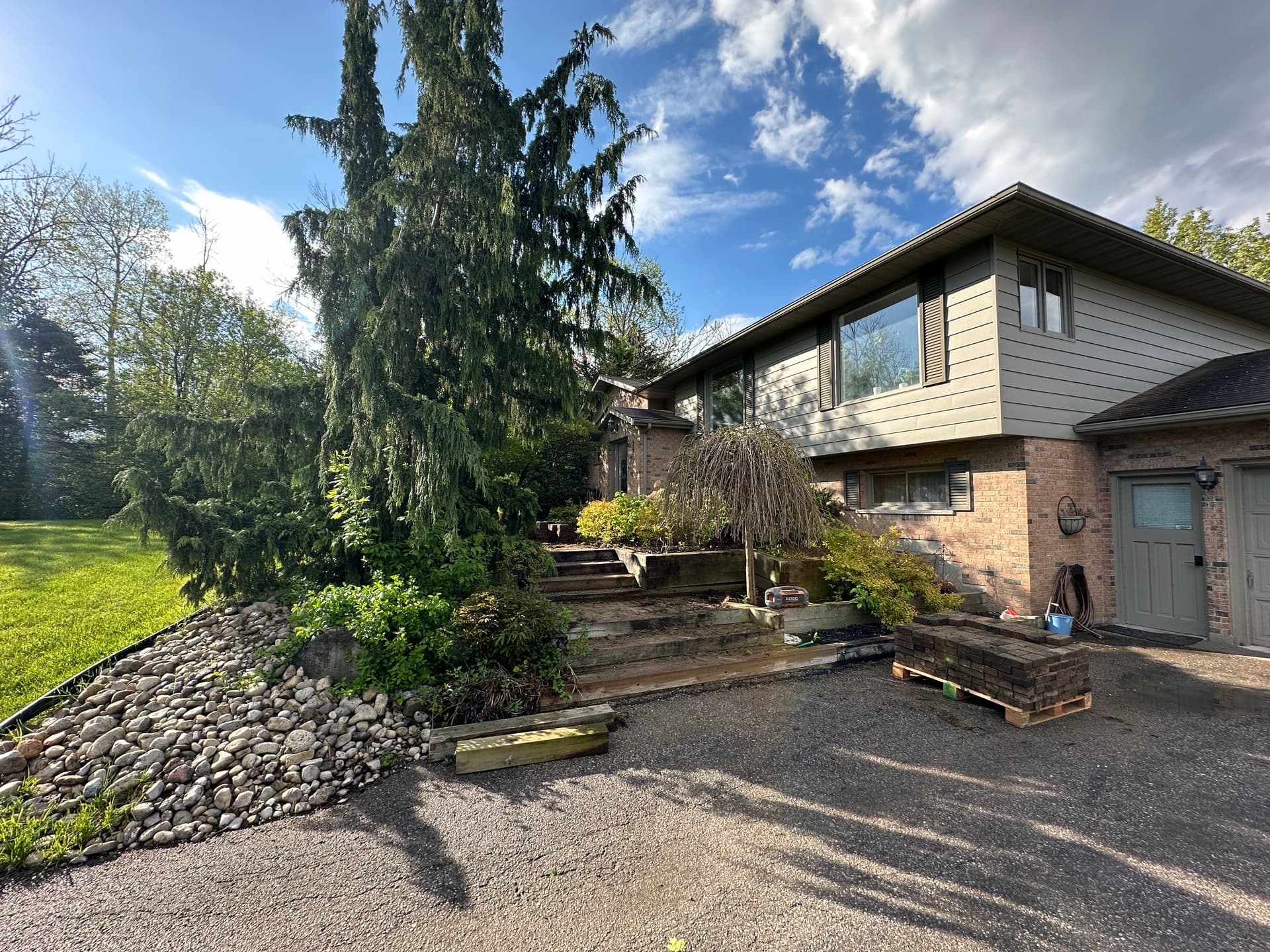 Stunning Natural Entranceway in Guelph image