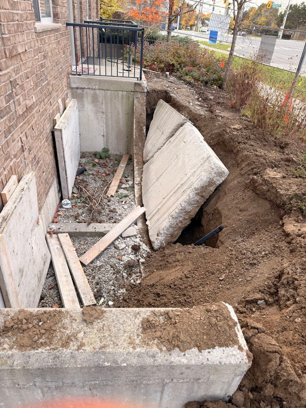 Gallery photos for Concrete Retaining Wall Construction with Waterproofing in Kitchener: Image #2