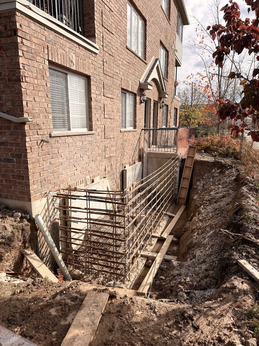 Gallery photos for Concrete Retaining Wall Construction with Waterproofing in Kitchener: Image #3